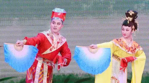 二人转杨八姐游春表演者闫学晶佟长江