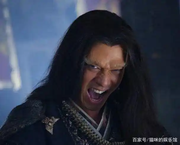 还记得"单春秋"吗?生活中穿西装的他堪比整容,网友:真正男神