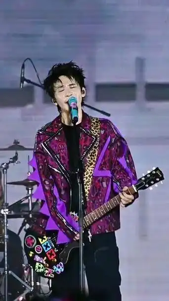 这一刻,40岁的大张伟在唱14岁写的歌