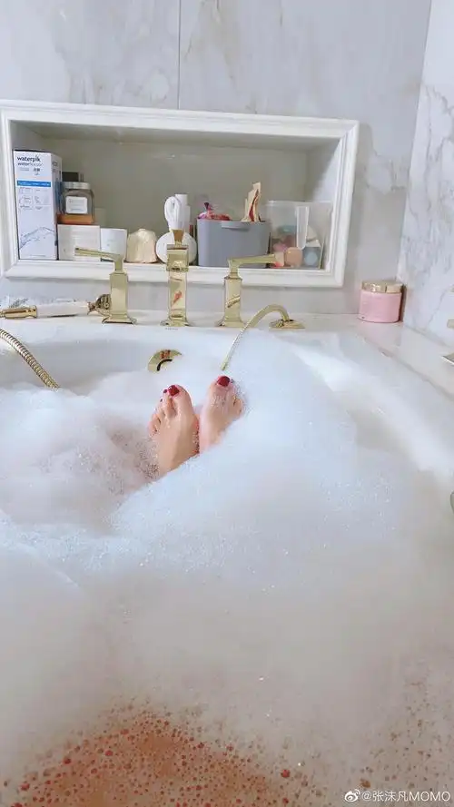 买了这个浴缸枕头后 真的满足了我躺着泡澡的愿望之前浴缸非常滑溜