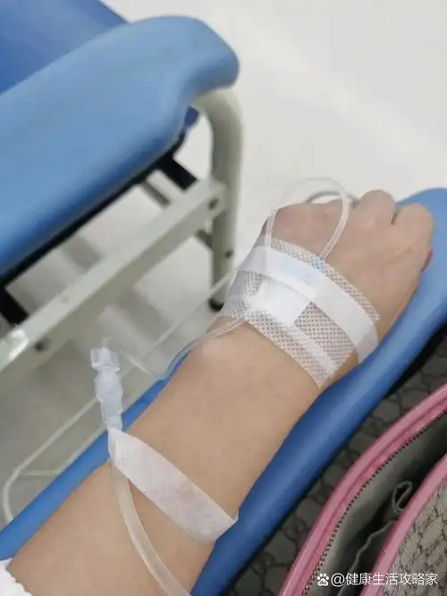 抗不住了,奥司他韦吃了也吐了,还拉肚子,,,来来医院挂水吧,太磨人了