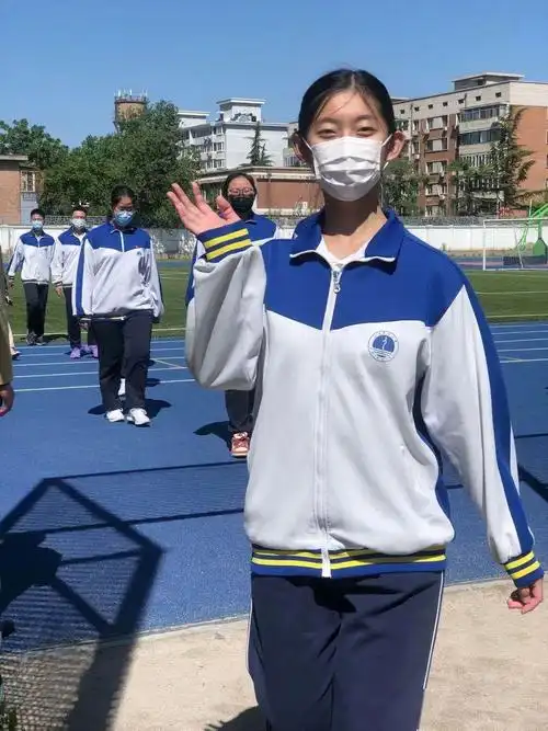 北京丰台二中通过生动的开学第一课,在师长和同龄人的感召下,初三学子