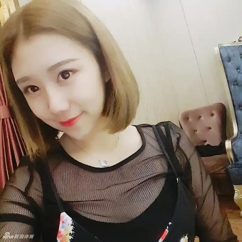 略带肉感的山东男篮啦啦队妹子