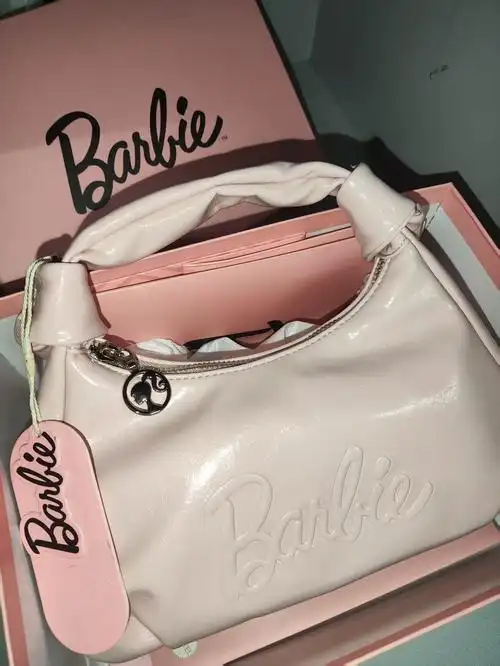 粉粉嫩嫩的包包