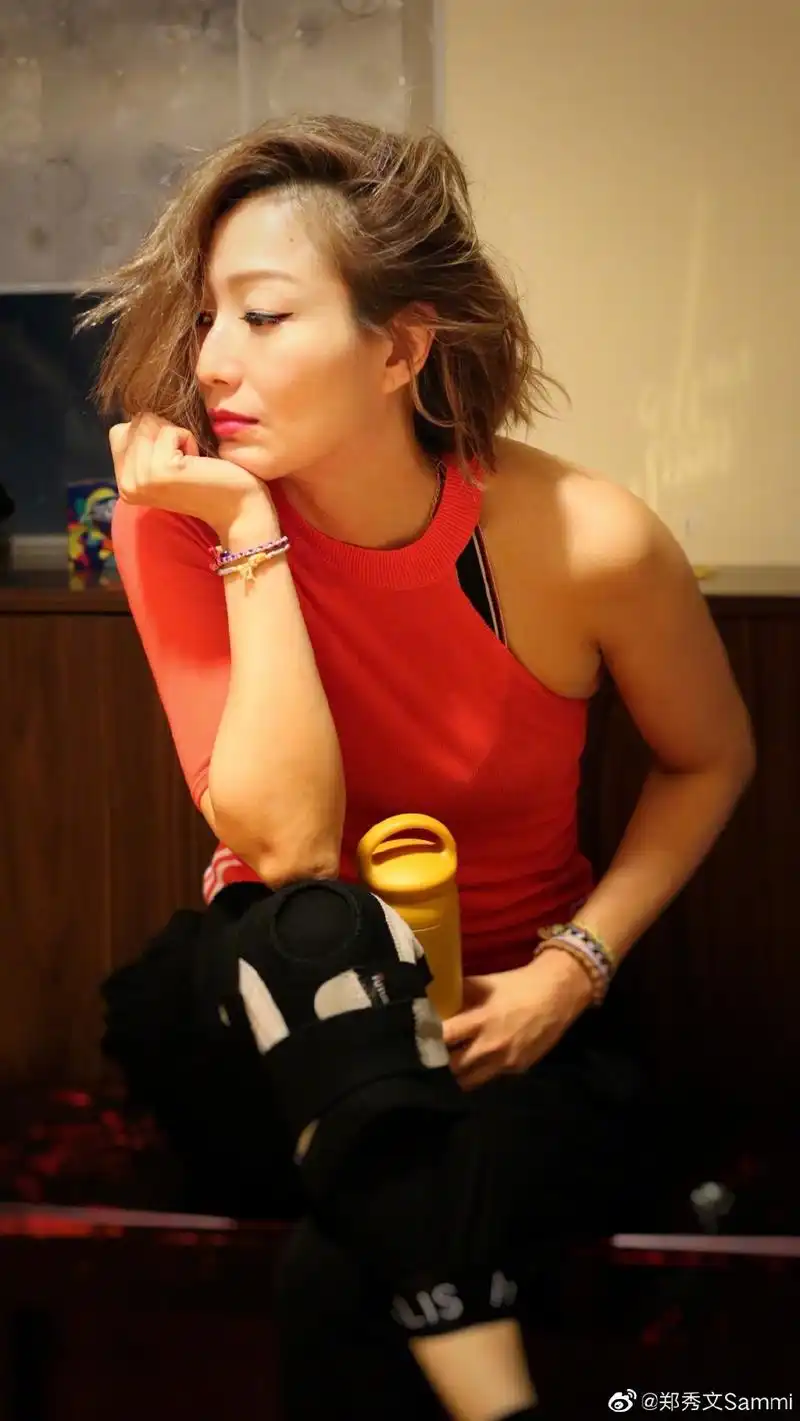 组图:郑秀文深夜晒美照 享受工作生活不受许志安影响_高清图集_新浪网