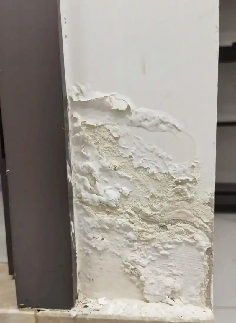 墙面开裂,掉皮,发霉❓.你家的墙面该换新衣啦#艺术漆#墙面翻