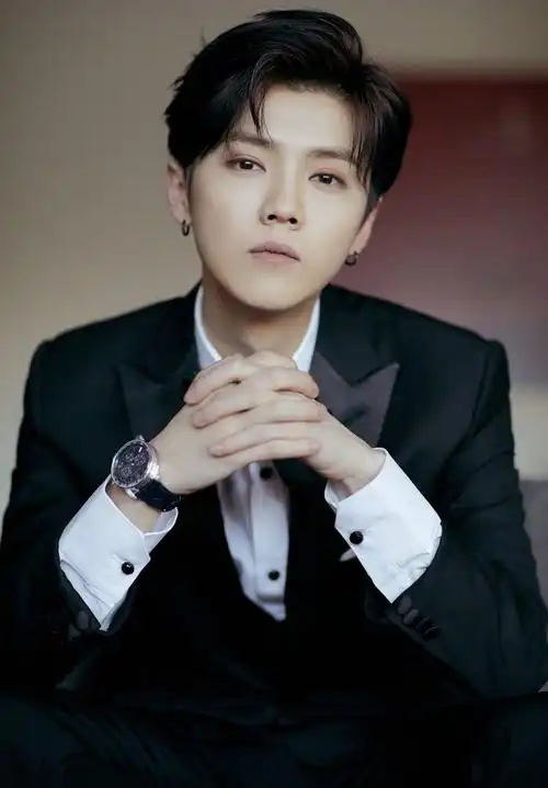 为何肖战能被选为"亚洲第一帅",鹿晗却不能,3点原因不为人知