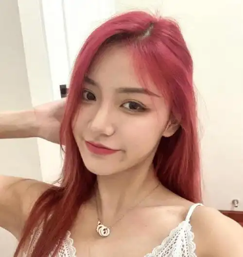 网红"刀小刀"深陷睡衣事件,双方否认恋情,称只是普通朋友