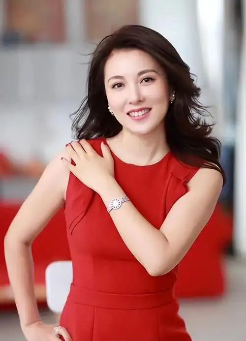 回顾主持人梦桐与富商结婚19年零绯闻今47岁风韵犹存