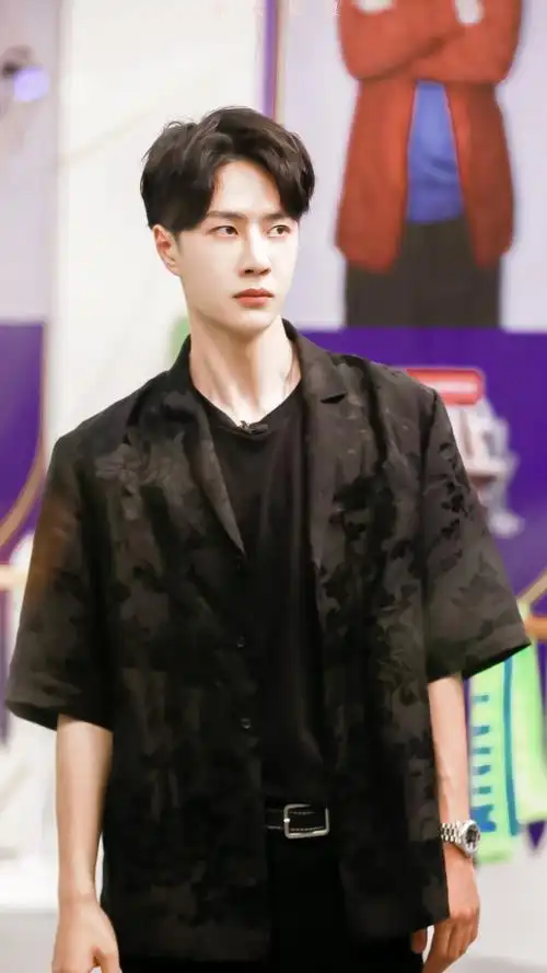 190210 / 200614 天天向上 修图王老师好帅好奶` @uniq-王一博 cr