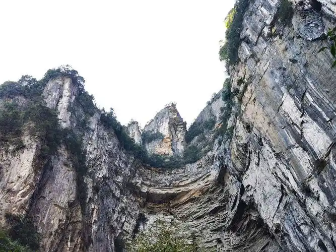 有"中国国家地质公园"之称的武隆仙女山,属于喀斯特地貌,处处有溶洞