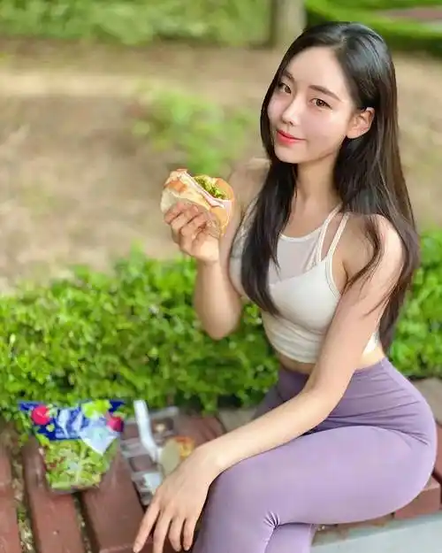 国外网红maodoyo,拥有精致甜美脸蛋的健身女神_女子_网友_身材