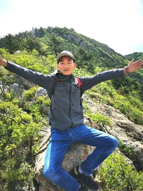 今天五点带上三个帅哥就开始野路登山八仙墩,翻过五个山头,五个小时