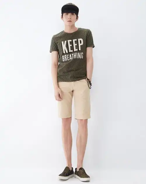 男款橄榄绿圆点字母印花圆领短袖t恤