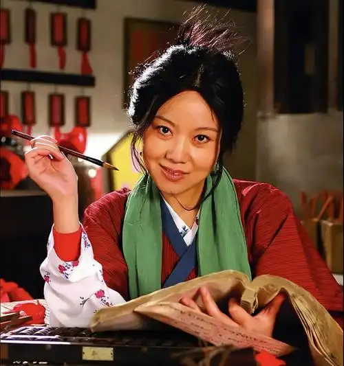 演员闫妮:爆红前与前夫离婚,爆红后公婆骂儿子丢了块宝