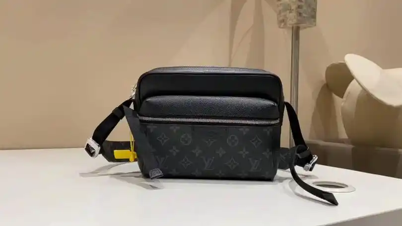 lv经典老花男士邮差包