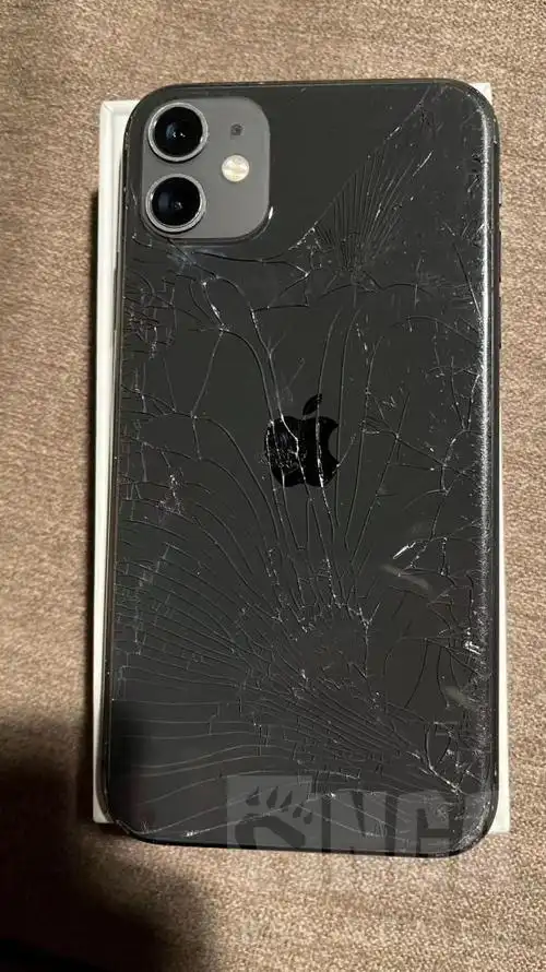 试出一台黑色iphone11128g碎屏伊拉克成色