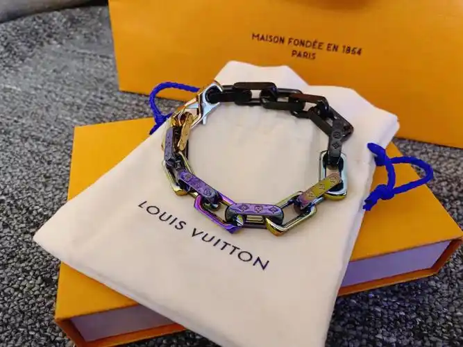 lv淬火手链