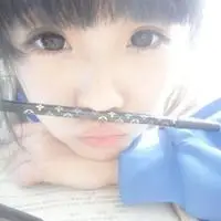 网络红人张依依校服头像