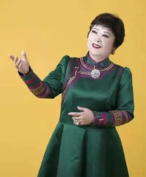 著名歌唱家金花发布新书《流淌过岁月的歌声》