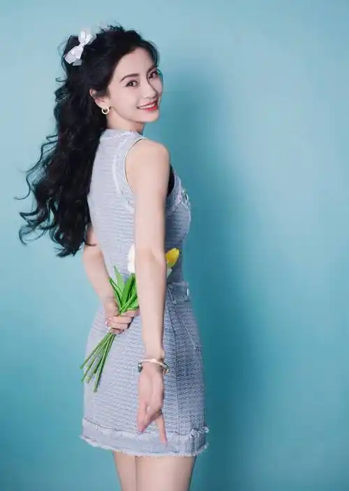 杨颖蓝色连衣裙性感美腿写真_网友_真会_裙子