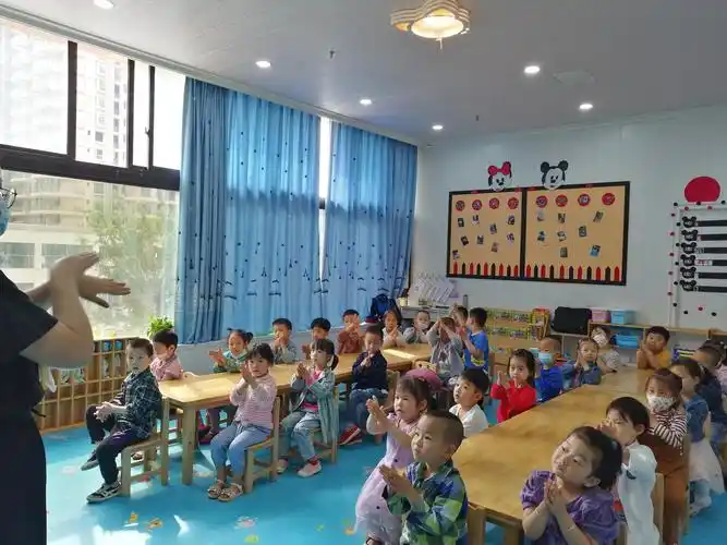 蓝杉幼儿园"中一班一日活动"