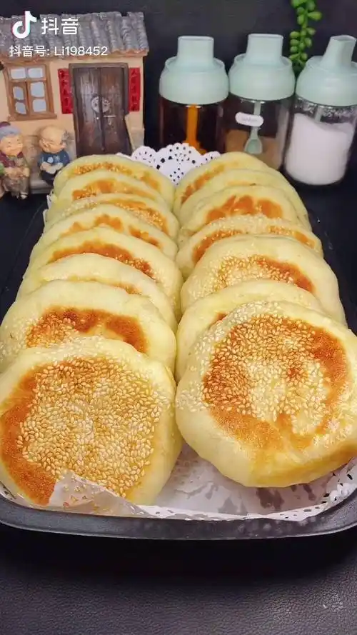 奶奶的手艺双层发面糖饼掰开糖汁满满发面糖饼dou小助手