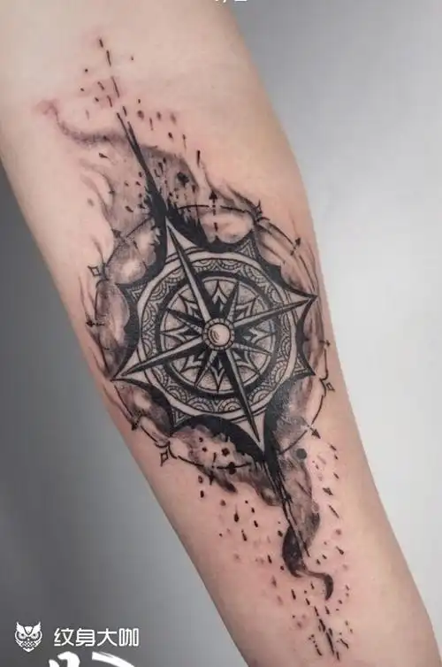 小臂指南针_指南针手臂纹身图案大全 - 纹身大咖