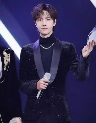 王一博当电台主持,直言不讳怼"私生",不愧是酷盖!