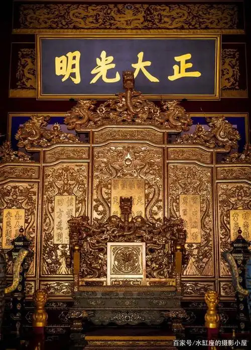 "清代,每年凡元旦,万寿节等节日,都要在乾清宫举行赐宴活动,唯有千叟