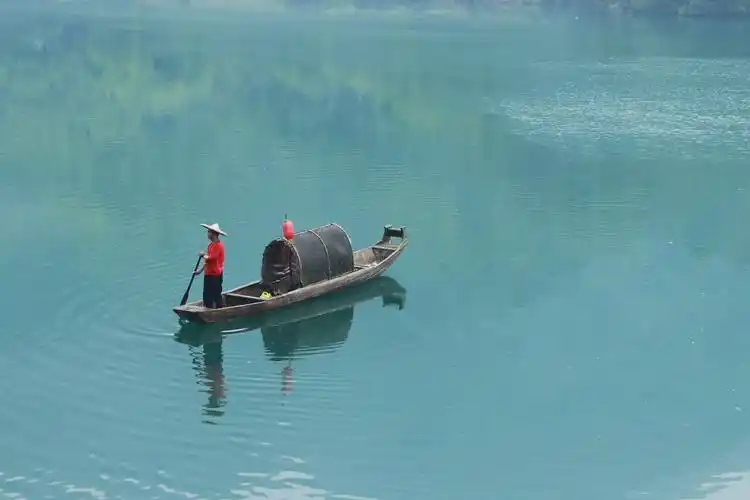 孤舟蓑笠翁独钓寒江雪