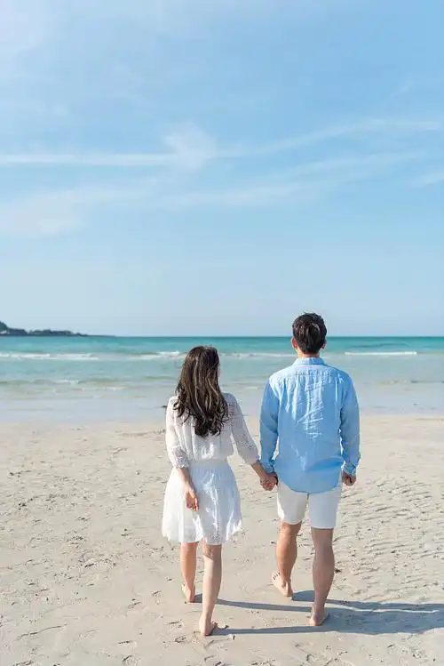 爱牵手情侣图片-爱牵手情侣素材-爱牵手情侣图片下载-视觉中国vcg.com