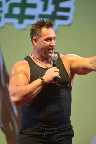 看这现场聚集的人群,比利王的人气可以说是不减当年