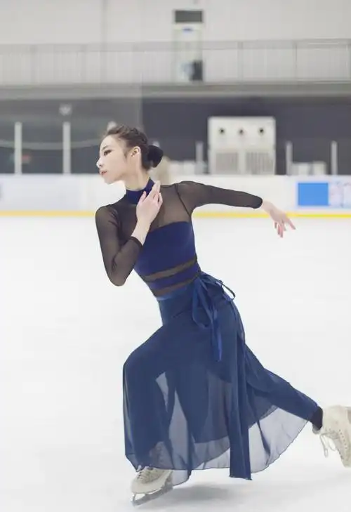 花样滑冰运动员多少岁退役(中国花滑女神25岁宣布退役,未来何去何从?