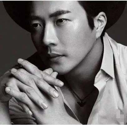 权相佑和妻子结婚10年恩爱如初,一家四口近照曝光,儿子帅过爸爸