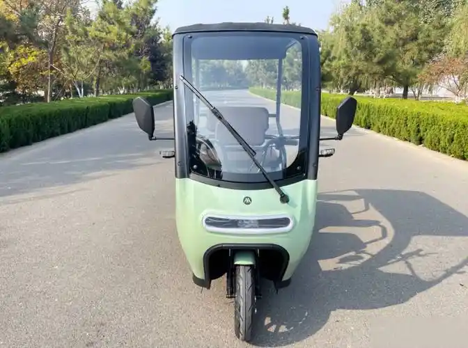 爱玛推出新一代带棚小三轮,可载3人,动力和续航足,可接娃代步