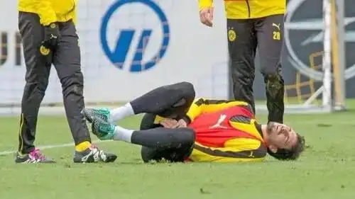 谁还没假摔过···          十大尴尬瞬间,你中