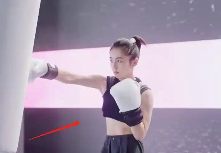 原创18岁张子枫拍策划镜头扫过她的肚子马甲线我没看错吧