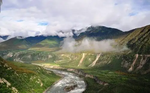 世界上最大的峡谷,深度可达6000米,就在青藏高原