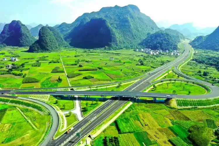 广西再添交通动脉 新桂柳高速公路建成通车
