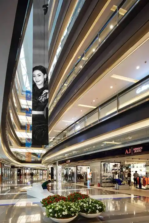 大连亿合城购物中心 / laguarda.