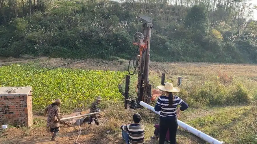 广西农村钻井,老乡花7200块叫台高科技打井,打60米不到一小时