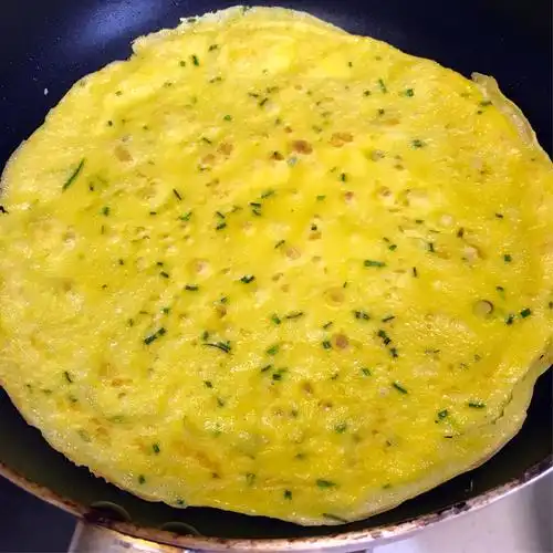 自创葱香鸡蛋饼 孩子都爱的营养早餐