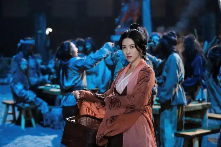 《天龙八部》《乔家的儿女》开播 朱珠强反差演绎