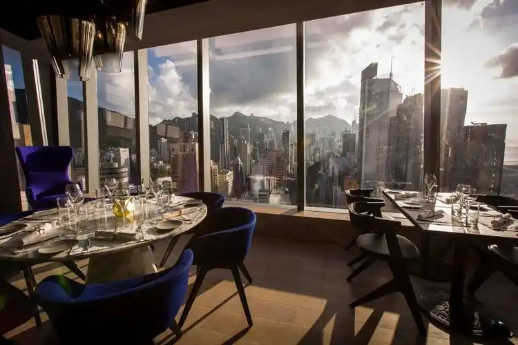 精选香港9大 天台餐厅 美食配绝妙景色