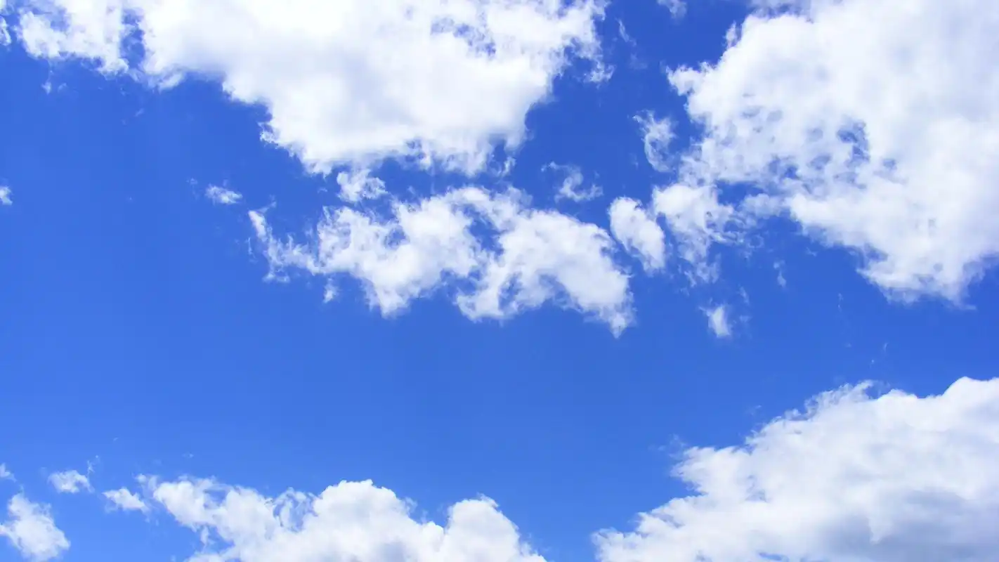 清新空中云朵摄影高清桌面壁纸