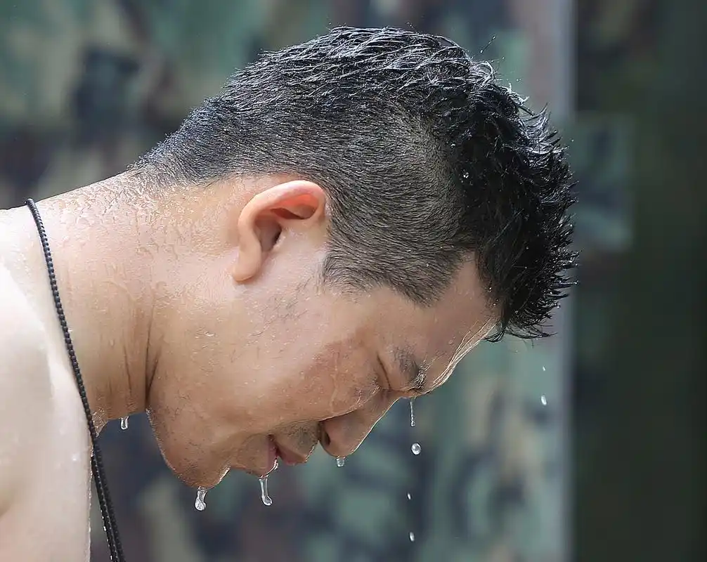 头上爱出汗,多是这三种原因,看看你属于哪一种!  1.