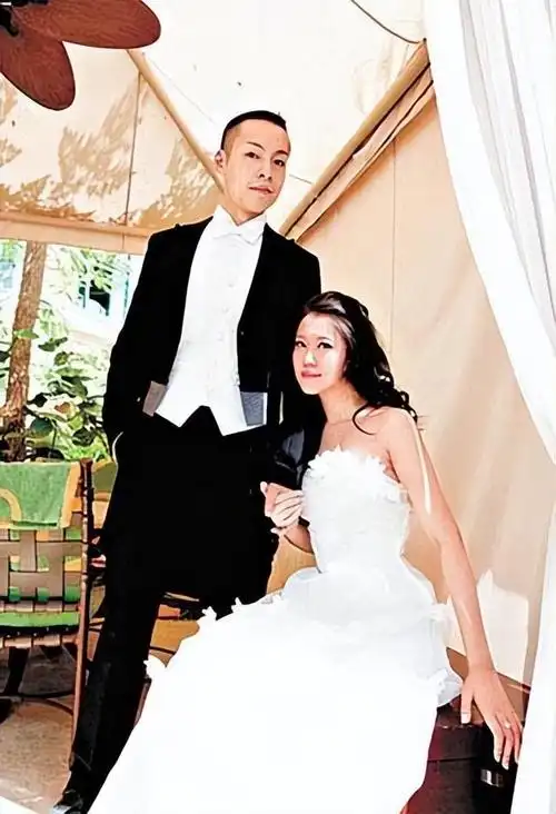 一直在外学习工作的李禾禾也从未交往过女朋友,这让李肇星夫妻二人很