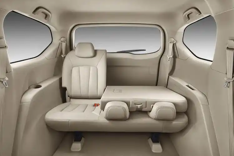 内饰升级是亮点 2016款宝骏730官图曝光(1)