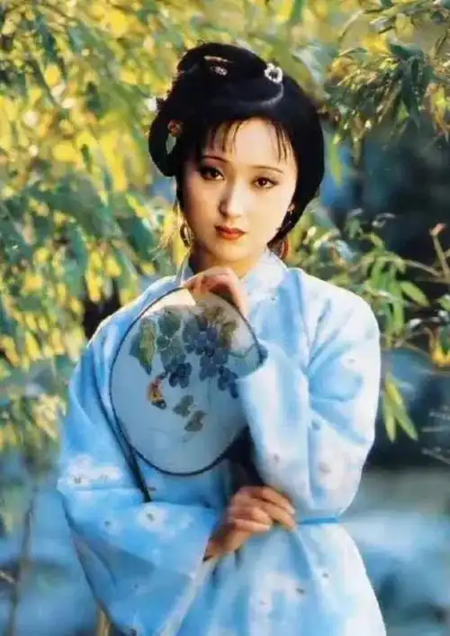 回顾陈晓旭她是现实里的林黛玉最终孤身一人离开了这个世界